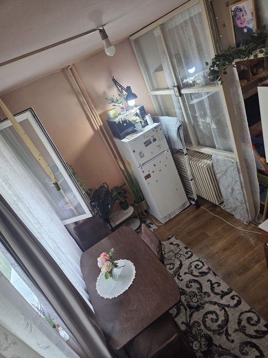 Persoana fizica:Vând garsonieră Str.Damboviței