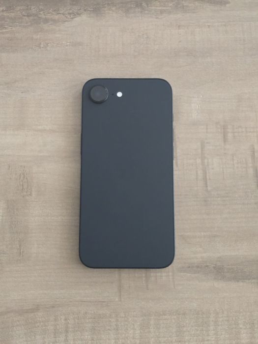 Iphone 16e 128gb 100% батерия