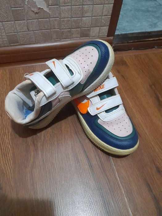 Кроссовки туфли за всё 100 000 сум