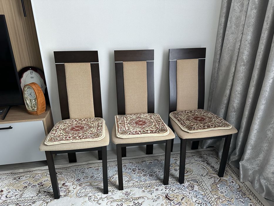 Продам 6 штук кухонных стульев