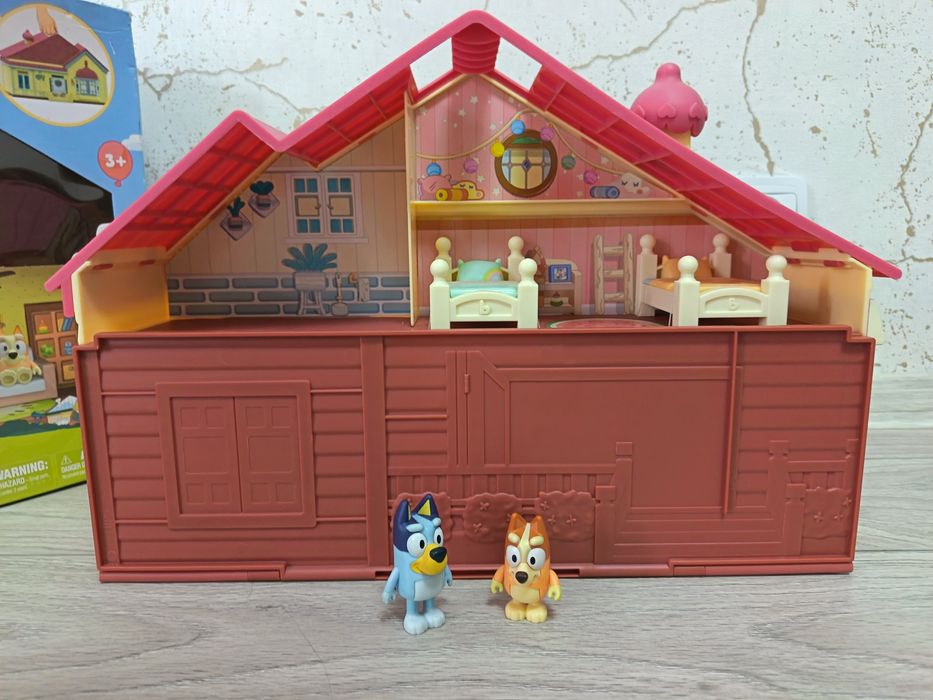 Căsuța lui Bluey și Bingo cu 2 figurine incluse