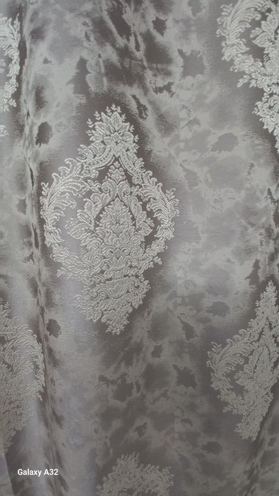 Продам шторы в отличном  состоянии