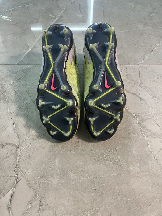Футболни бутонки Nike Phantom Gx