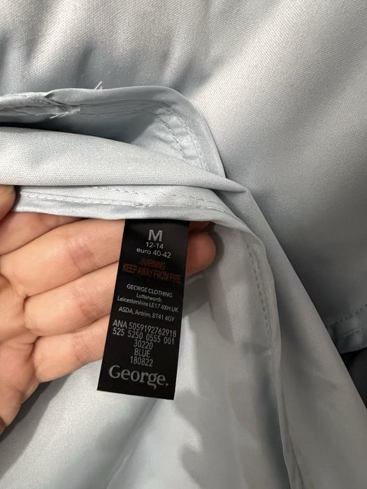 Jacheta dama ploaie, M