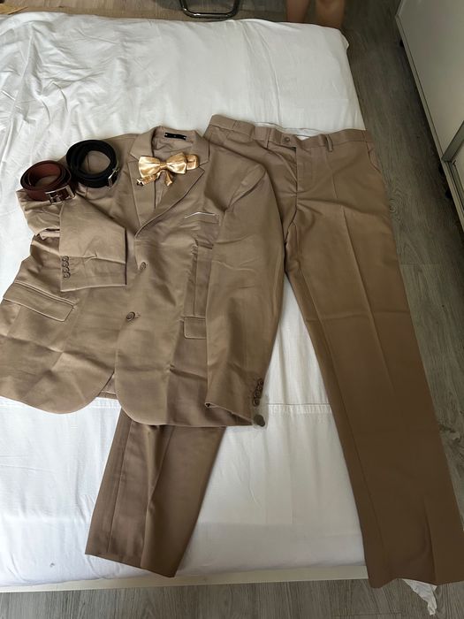 Мъжки бежов костюм