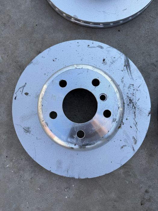 Чисто нови дискове BMW