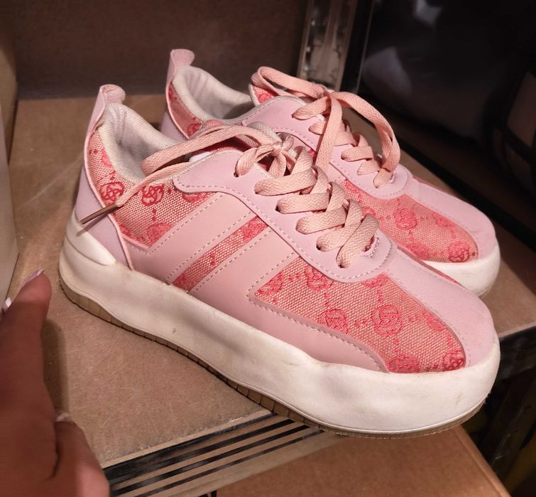 Обувки чисто нови и ползвани