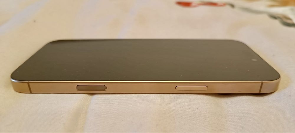 Super Pret !!! Iphone 16 Pro Max + Aipods + charger Wirless fast charg