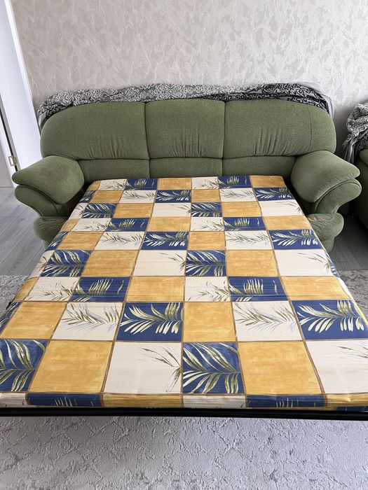 Диван, мини диван, кресло. В подарок чехлы.