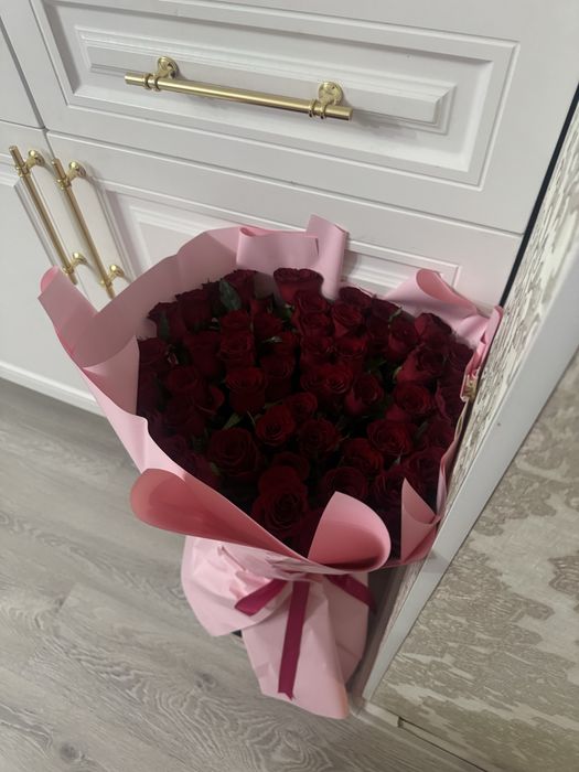 Длинные,красные розы 51шт