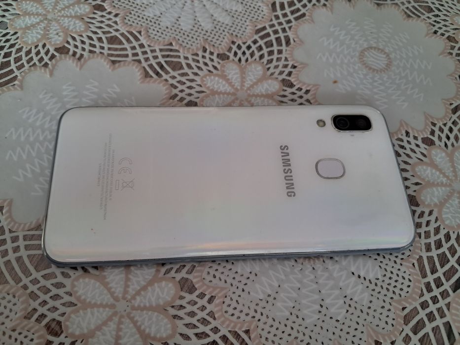 Телефон Samsung A40