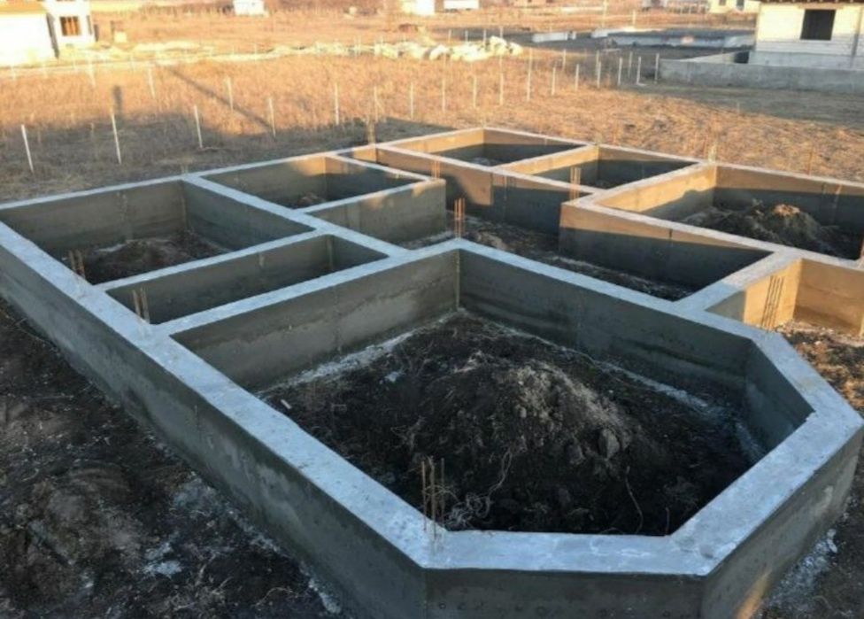 ЗАЛИВАЕМ  фундамент!