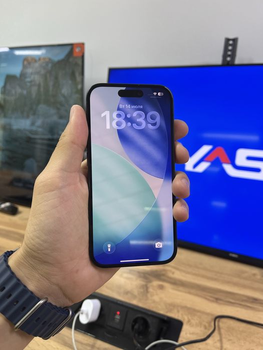 Телефон iPhone 15