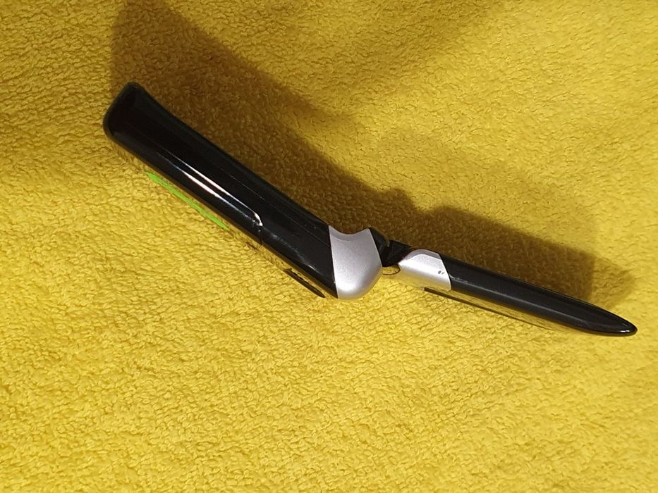 Telefon cu clapeta mai mic decât o bricheta