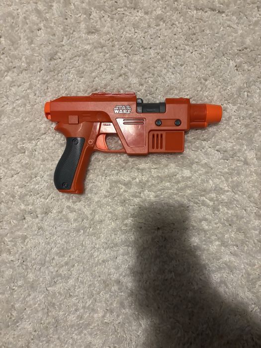 Nerf оръжия и пистолети