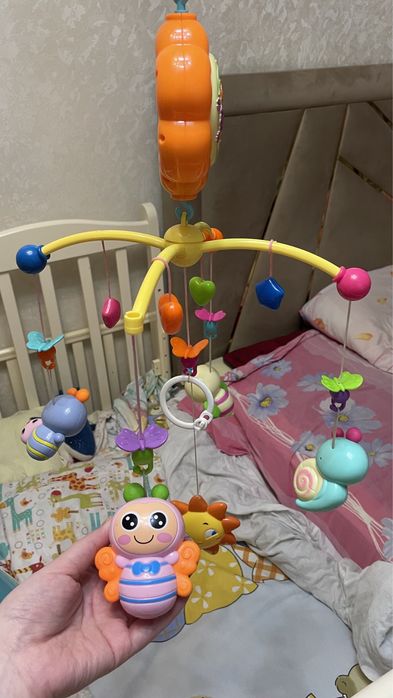 Мобиль классный яркий