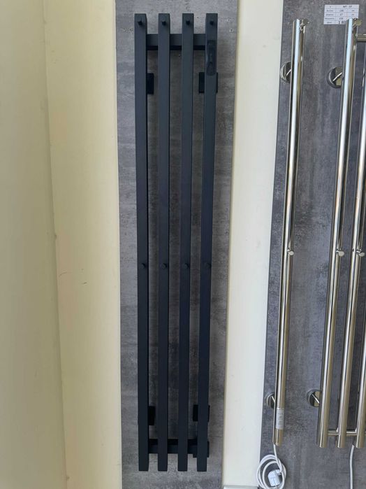 Полотенцесушитель вертикальный, с гарантией от производителя.