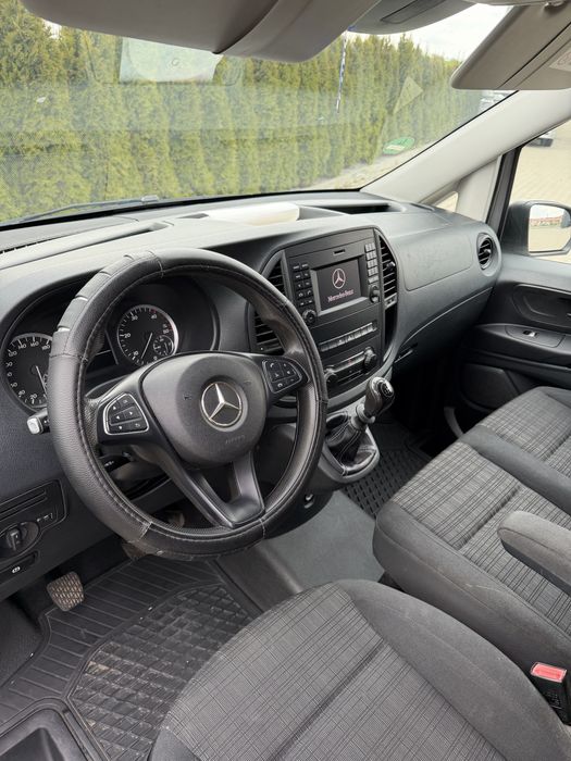 Mercedes Vito-2017-116 Cdi //2.2  163 cai//Webasto/ Ac/ navi/ Bt/ comenzi volan/ cârlig/ 3 locuri/ dubă/ Autoutilitară