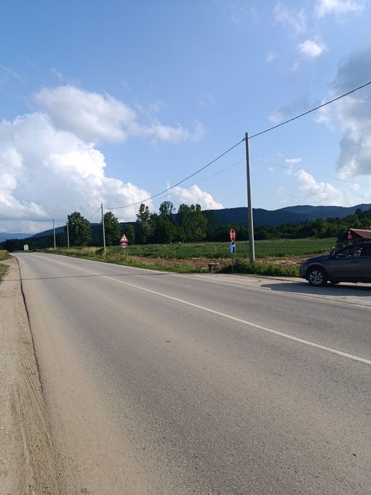 Място,парцел на главен път
