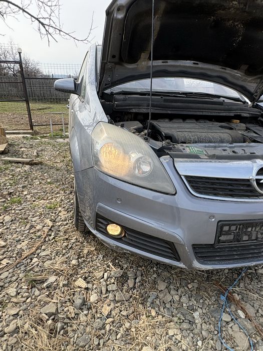 Dezmembrez Opel Zafira 1.9 Diesel cutie manuala 6+1 (2006)