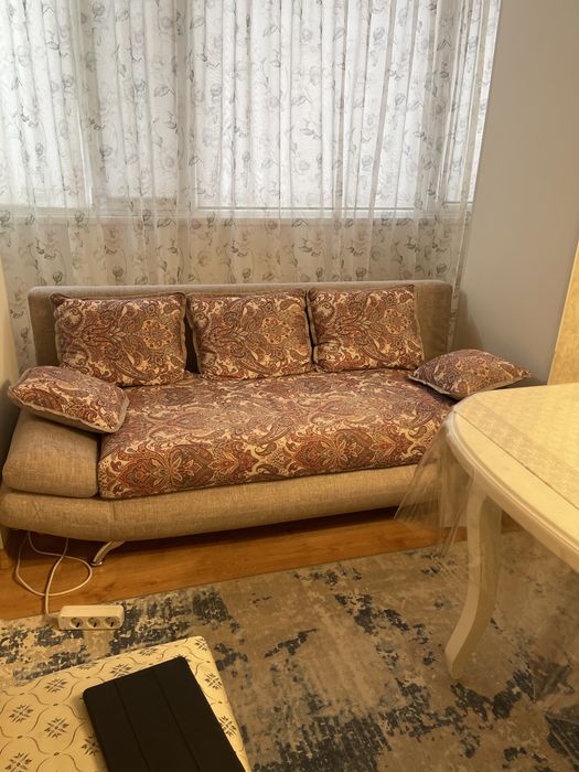 Продам диван, раскладной, длина 195 см с ящиком для вещей.