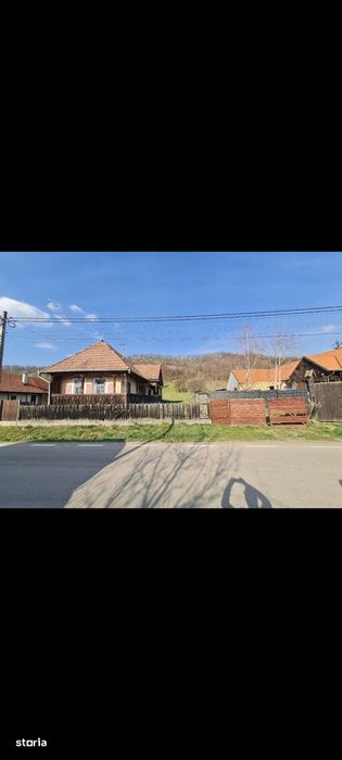 Teren intravilan de vânzare în centrul localității Bozeni – 1700 mp