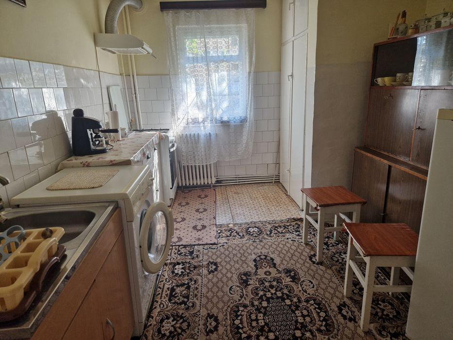 Apartament 3 camere, 66 mp + beci — Deva,