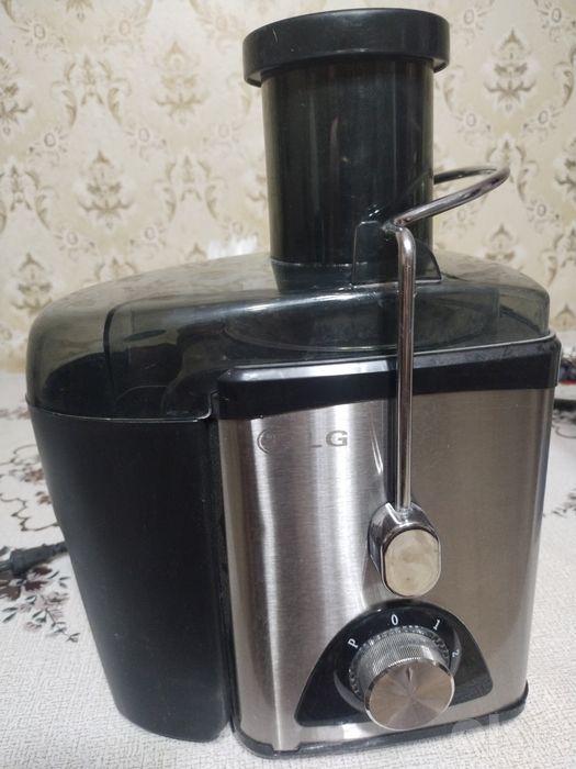 Кухонная соковыжималка
