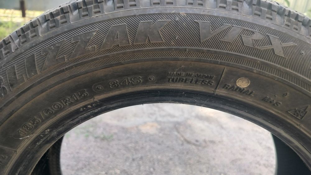 Bridgestone Blizzak VRX 185/60 R15 84S