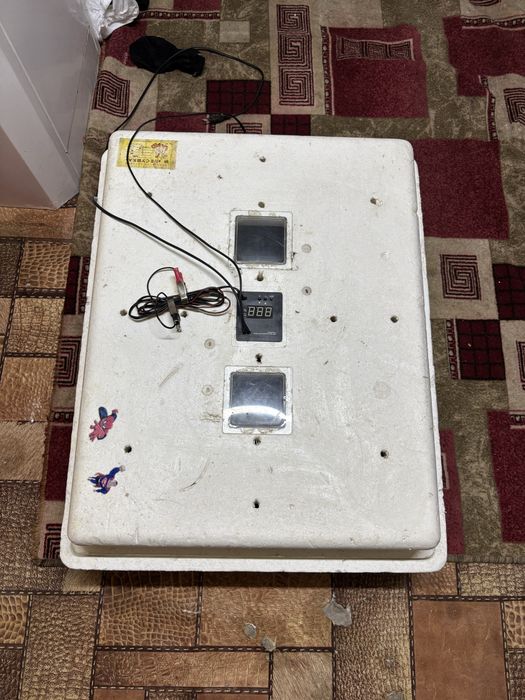 Инкубатор несушка 104 яйцо