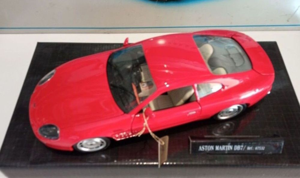 Aston Martin guiloy scara 1:18
Scara 1/18
Guitoy