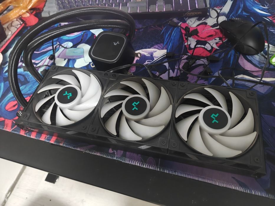 Продам водяное охлаждения Deepcool le720 черная