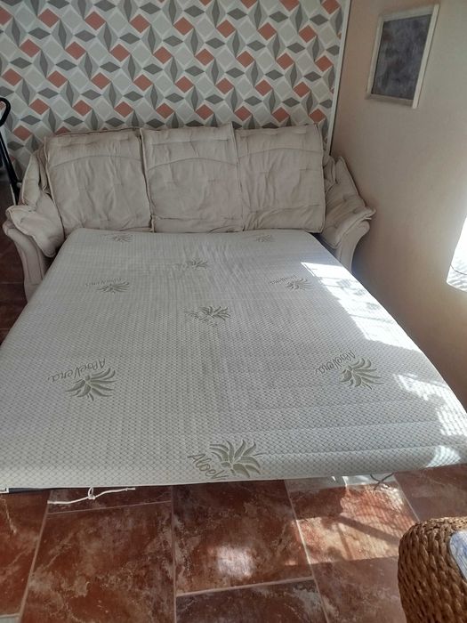 Разтегателен диван