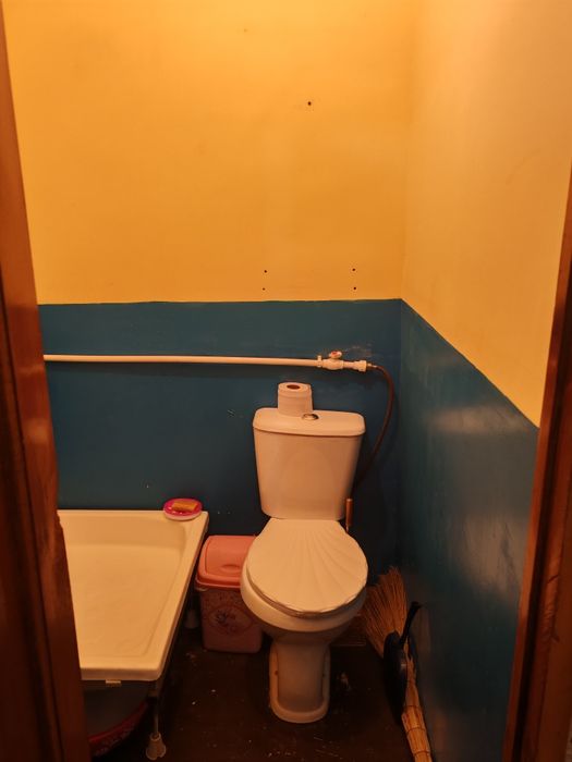 Срочно !!! Чирчик шахри 9 - микро  районда  1 /2/4 общежит сотилади.