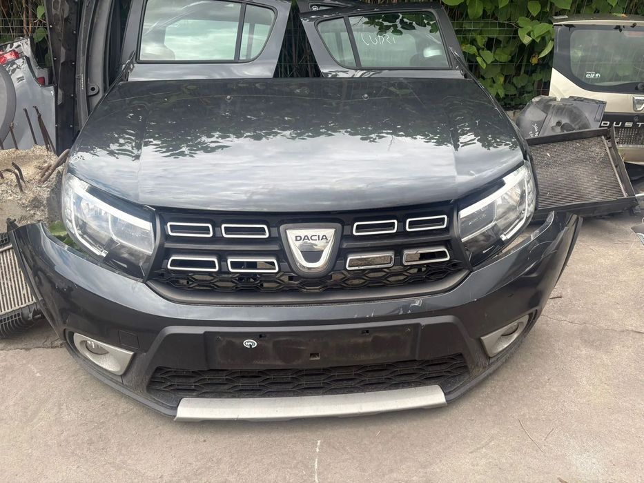 Bara fata  neagra completa Dacia Sandero Stepway 1.5 DCI 2019 Bara fata completa Dacia Sandero  tepway 1.5 DCI 2019 623106923R