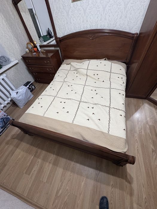 Продается спальная гарнитура
