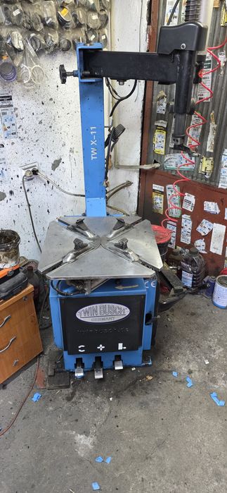 Машина Монтаж демонтаж на гуми  950 евро