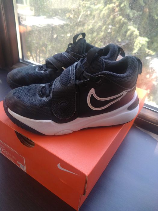 Баскетболни обувки  Nike Team Hustle с кожа