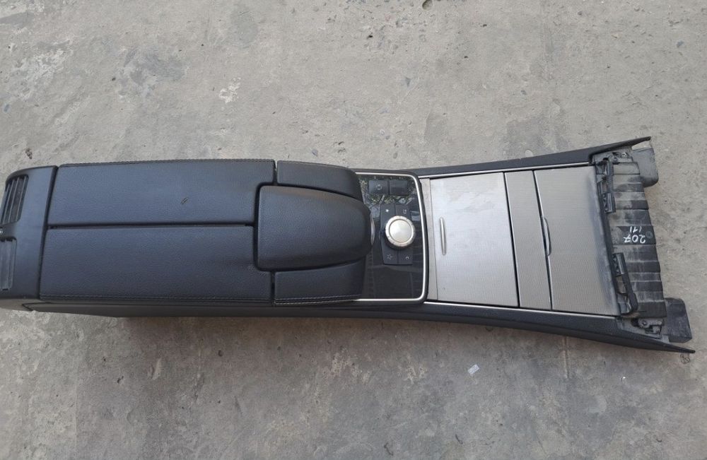 Продам бар от мерседес 212 то что на фото расмда нима болса шу.
Продам