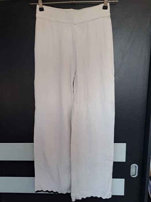 Дамски комплект в бяло