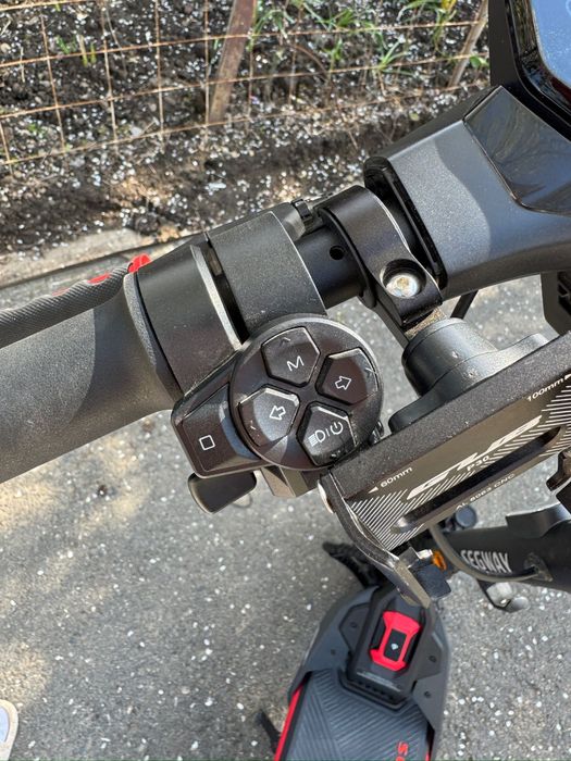 Trotinetă electrică SEGWAY ZT3 Pro – roți 11 inch – stare foarte bună