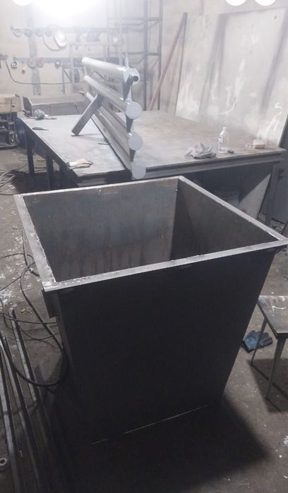 Мусорный бак, контейнер