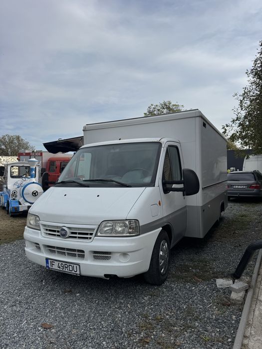 Foodtruck imbiss - restaurant stradal