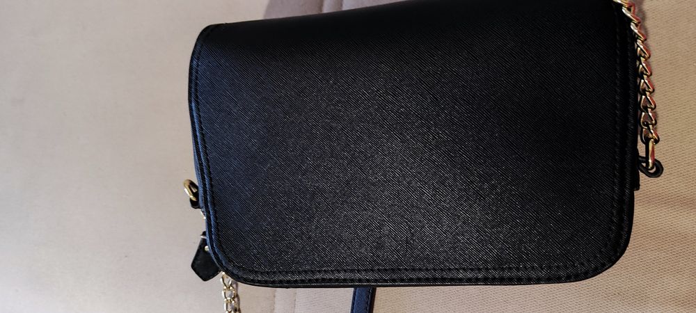 Чанта на Guess ...