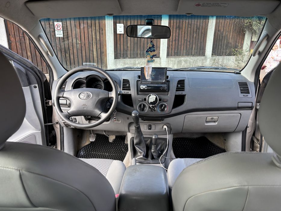 Vând Toyota Hilux