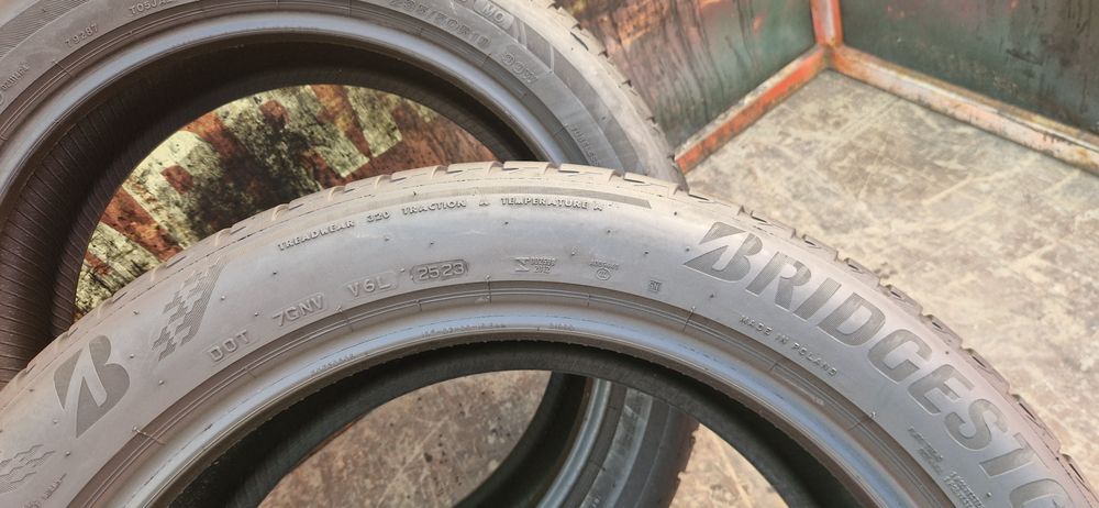 2 Anvelope Bridgestone 235 50 R19 de vara . Dot 2023