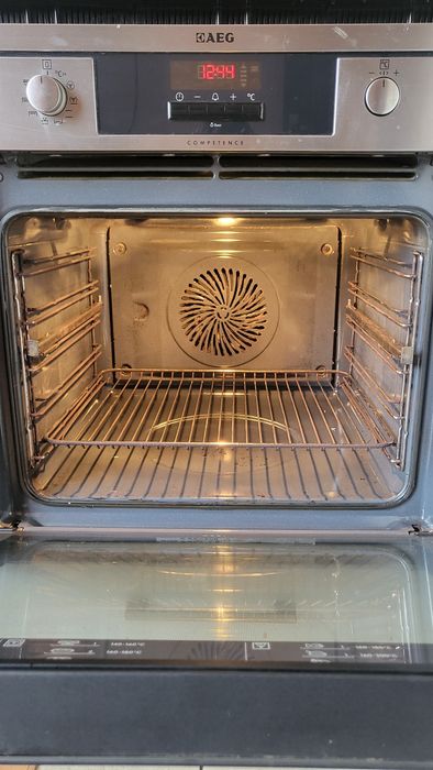 Фурна за вграждане AEG