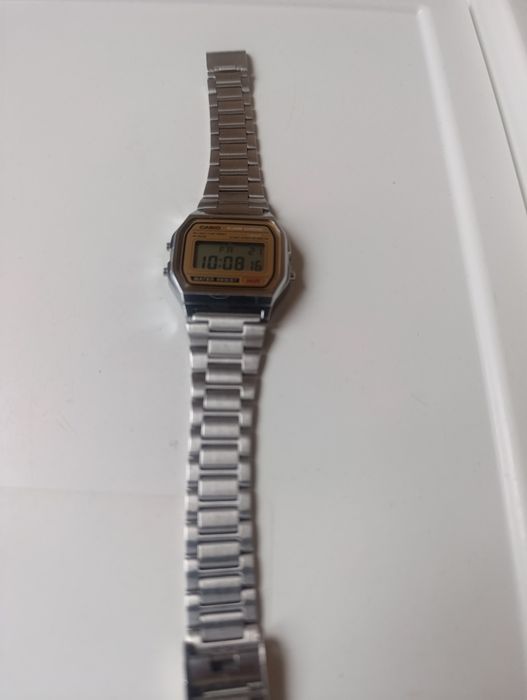 Електронен часовник Casio