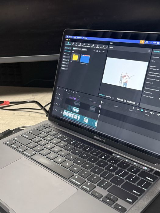 Продам MacBook Pro 13 (2020, M1)