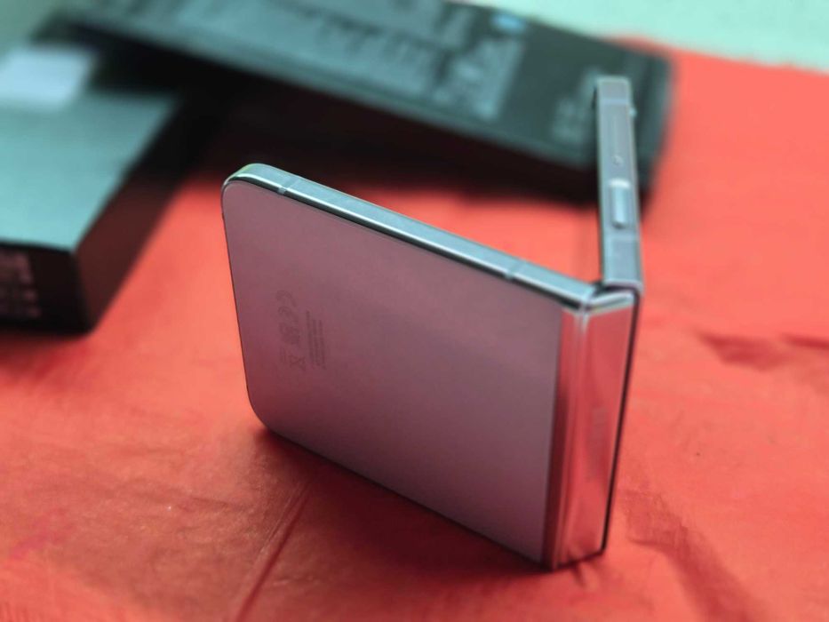 Телефон Samsung Flip 5